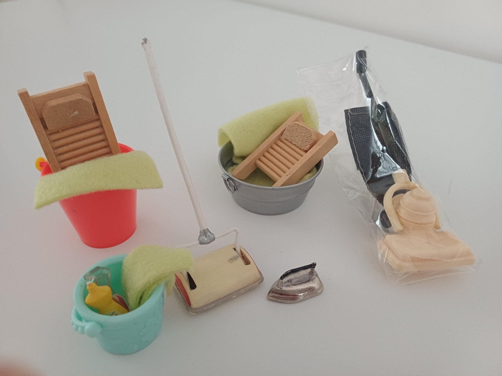 Poppenhuizen schoonmaakset, Ophalen of Verzenden, Zo goed als nieuw, Poppenhuis