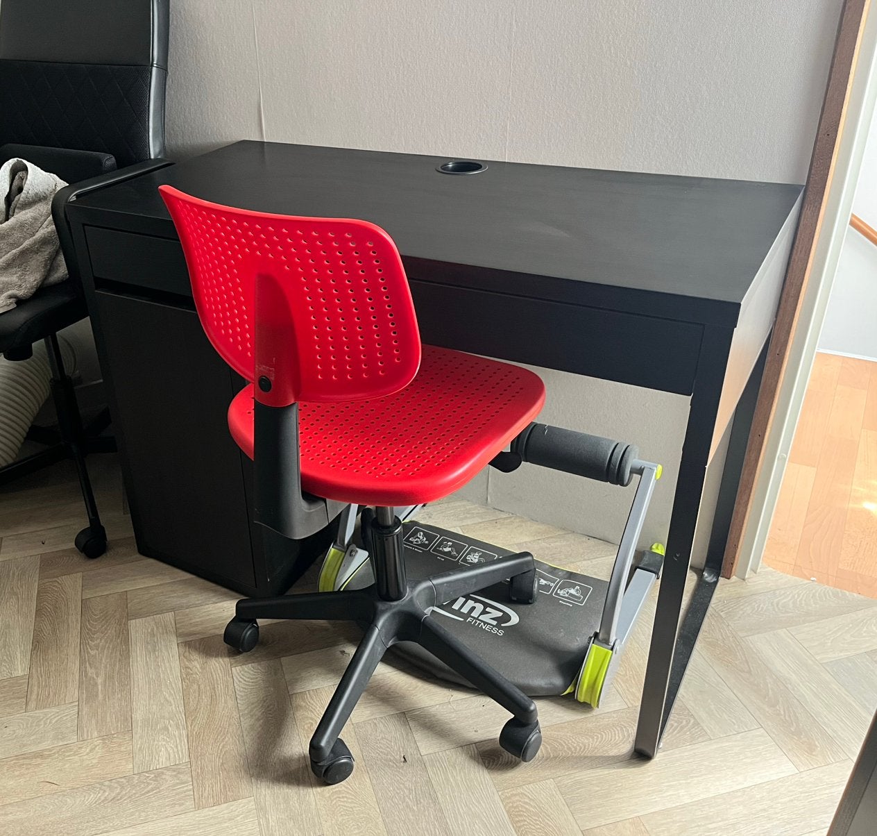 Bureau Micke Ikea zwartbruin 105x50x75cm (LxBxH), Ophalen, Zo goed als nieuw, IKEA