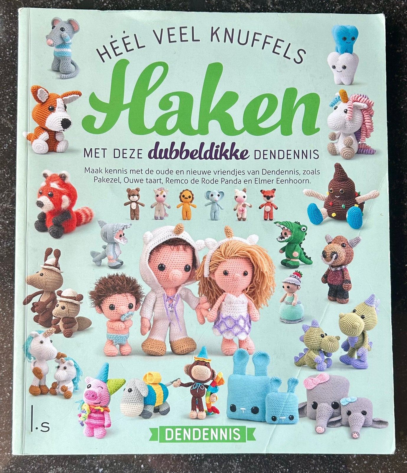 Dendennis - Héél veel knuffels haken - Dubbeldikke Dendennis, Breien en Haken, Dendennis, Ophalen of Verzenden, Zo goed als nieuw