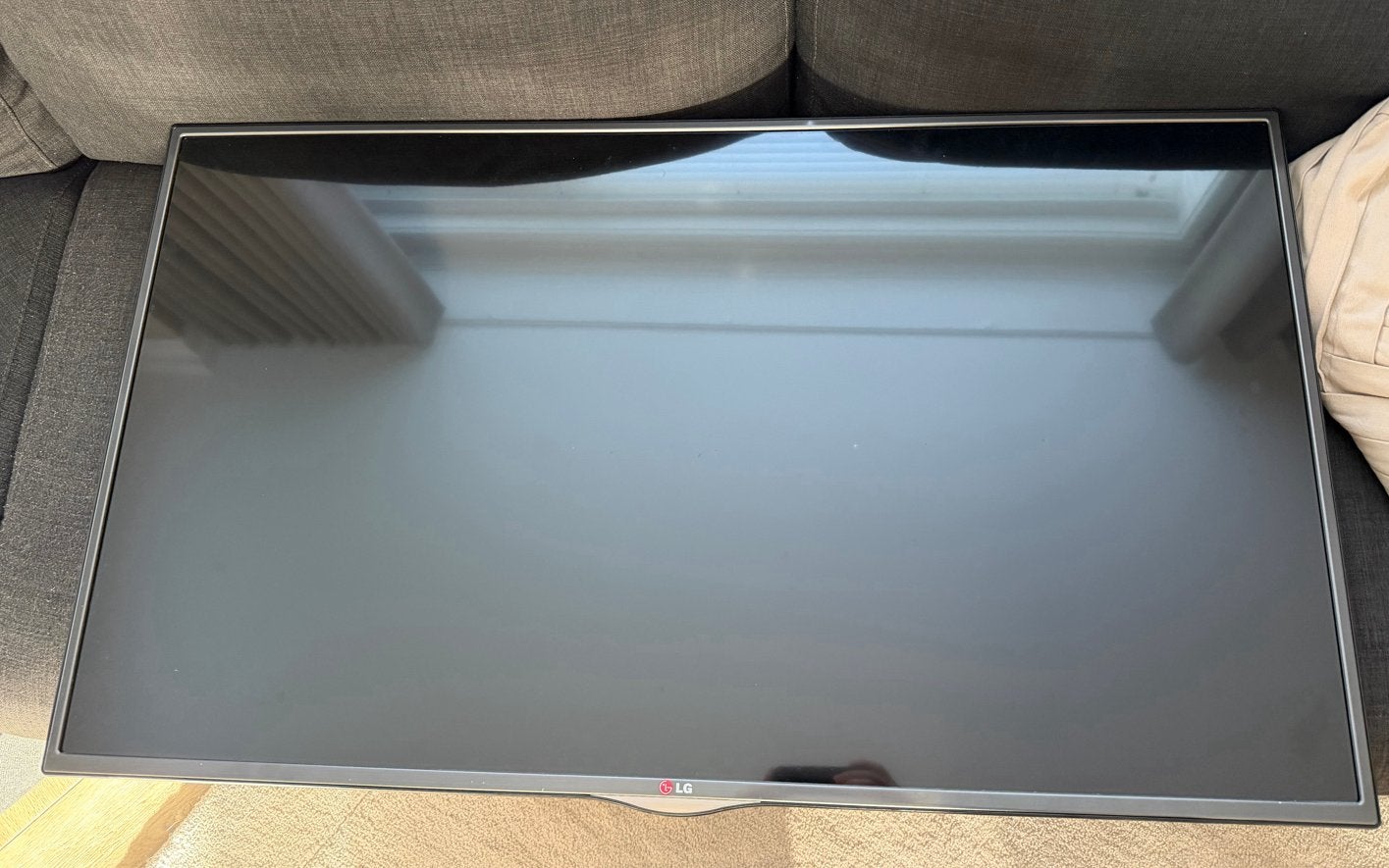 LG TV (kapot!) - beeldscherm doet het niet, geluid wel, Ophalen, Gebruikt, 80 tot 100 cm, LG