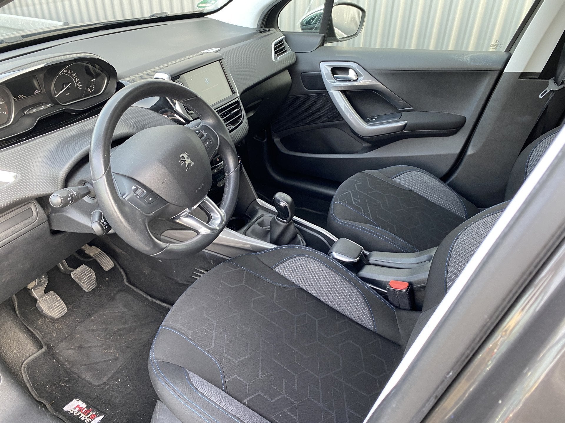 Peugeot 2008 1.2 PureTech Blue Lion Clima, CC, Carplay, Navi, Voorwielaandrijving, 83 pk, Stof, Gebruikt