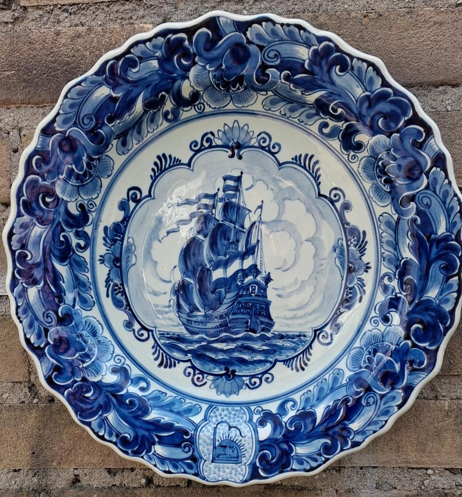 Plateelbakkerij Zuid-Holland. Handpainted.  * Zie tekst >, Antiek en Kunst, Antiek | Wandborden en Tegels, Ophalen