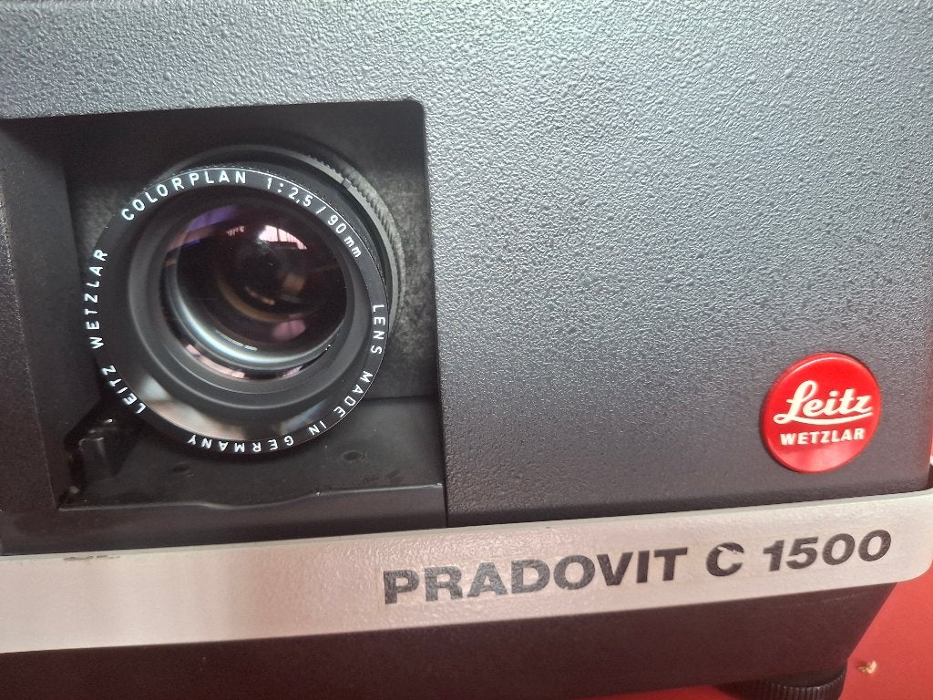 Diaprojector Leitz, Audio, Tv en Foto, Diaprojectors, Ophalen, Gebruikt, Met scherm