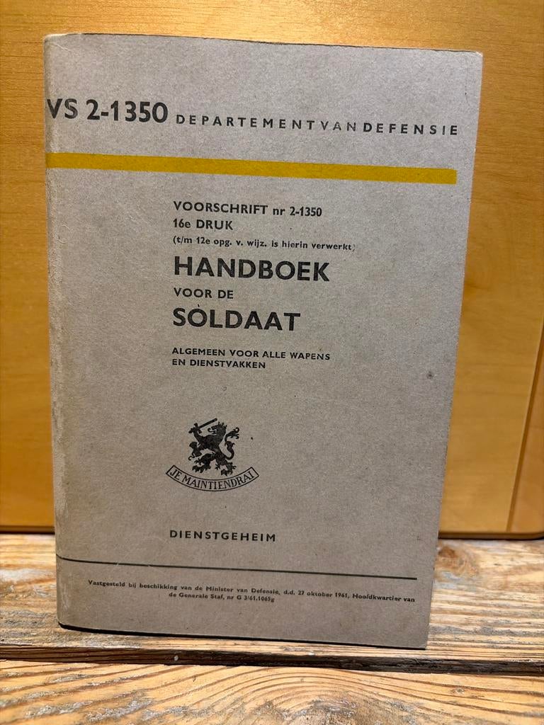 Handboek voor de Soldaat - Dienstgeheim (1961), Ophalen of Verzenden, 1945 tot heden, Gelezen, Landmacht