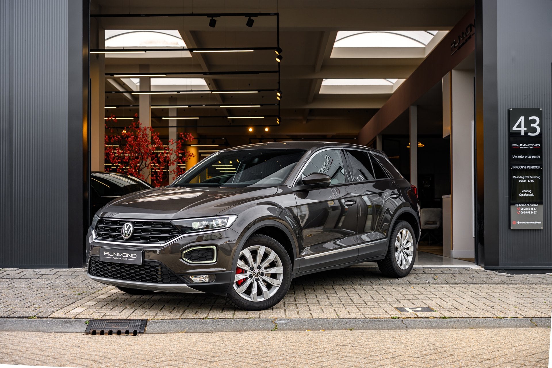 Volkswagen T-Roc 2.0 TSI 4Motion Sport|Camera|Carplay|Acc|La, Automaat, Dealer onderhouden, Gebruikt, Zwart