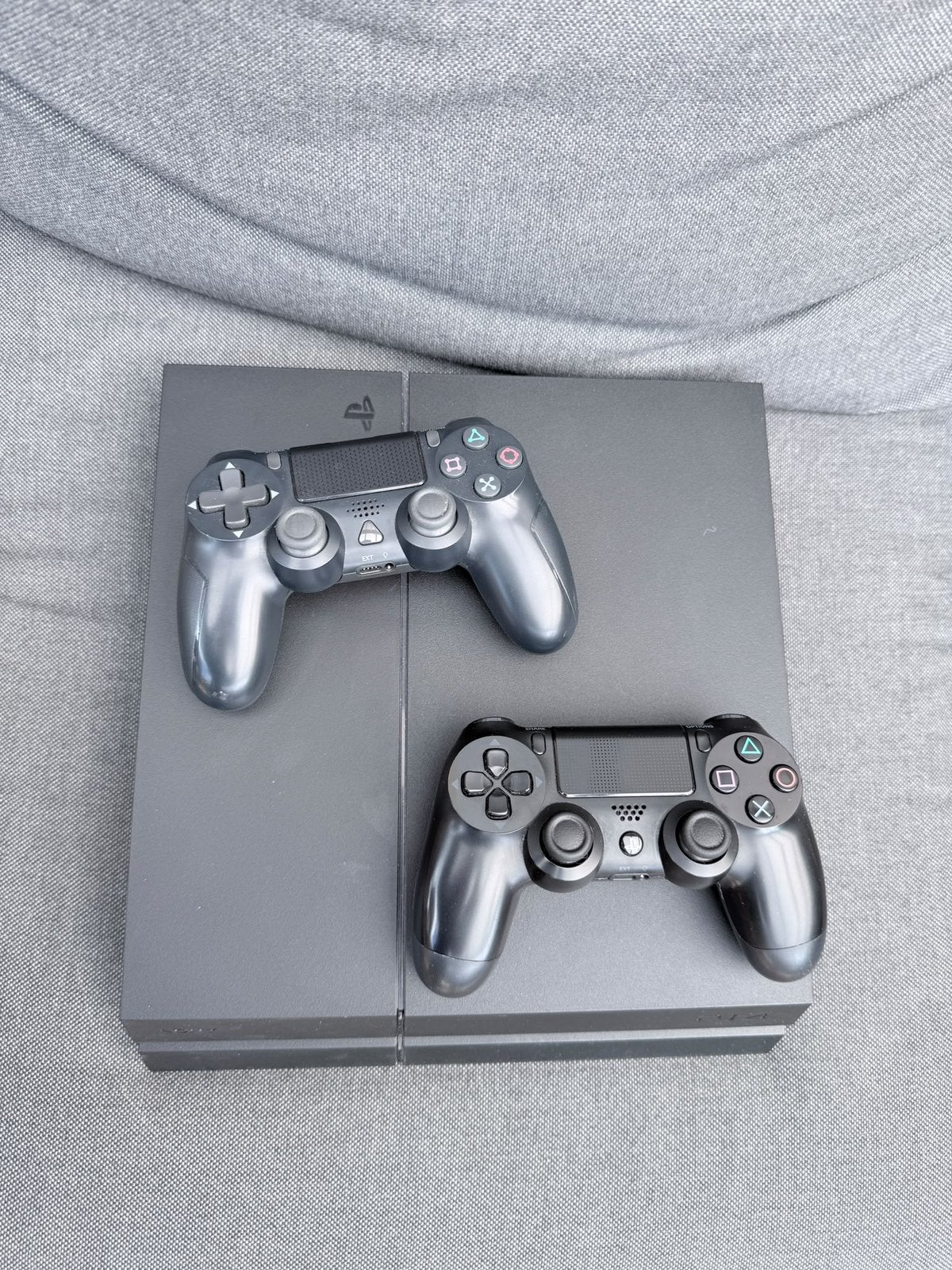 PlayStation 4 met spelletjes, Ophalen, Zo goed als nieuw, Met 2 controllers, Original