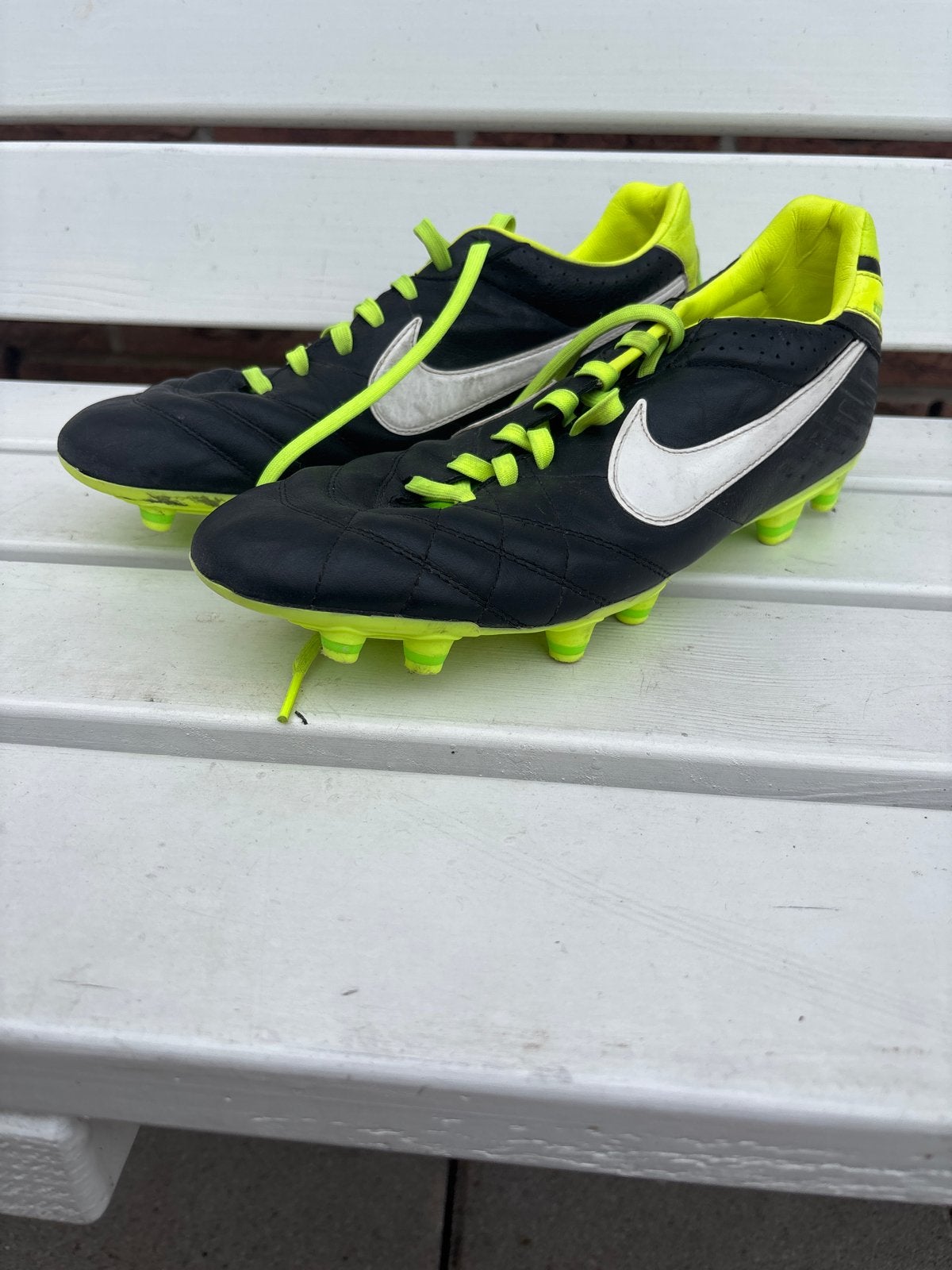 Nike Tiempo voetbalschoenen - Maat 43, Ophalen of Verzenden, Gebruikt, Schoenen