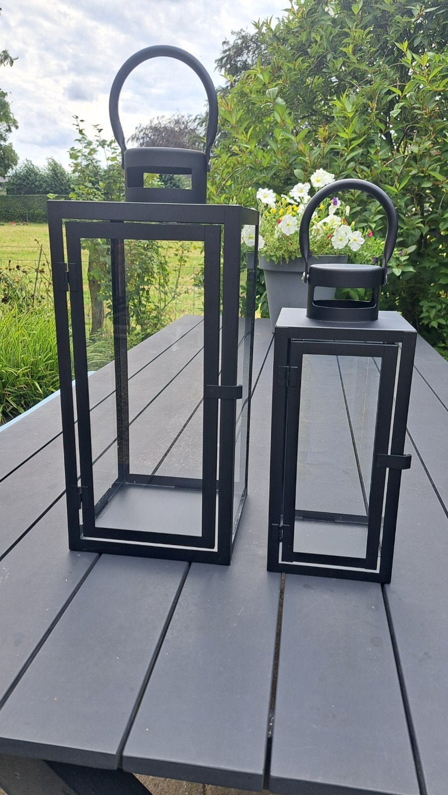 Twee  prachtige lantaarns. Van Zwart metaal en glas., Ophalen, Nieuw