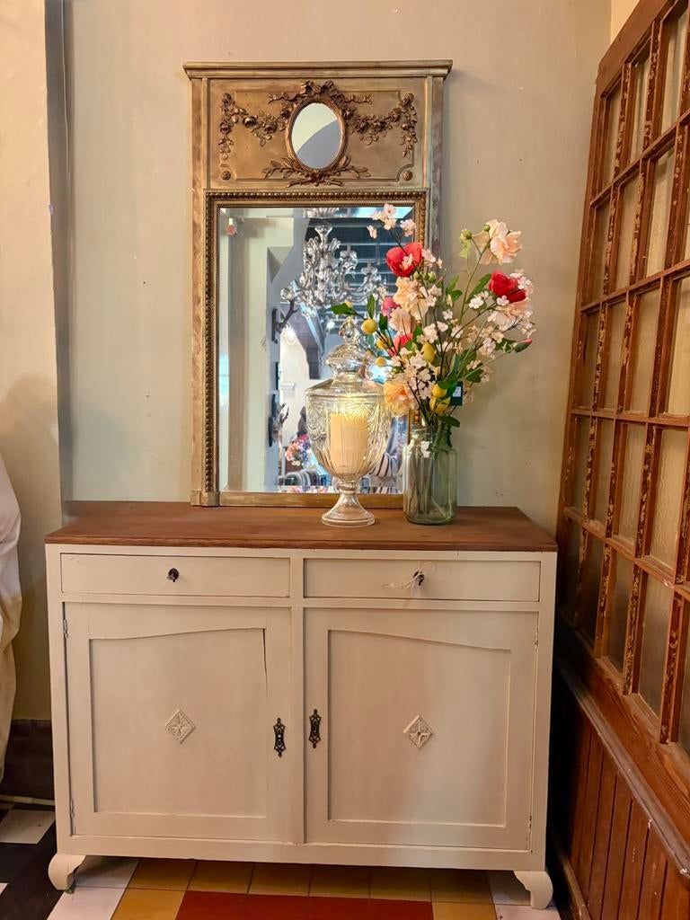 Leuke Commode/ dressoir met houten blad, landslijl wonen