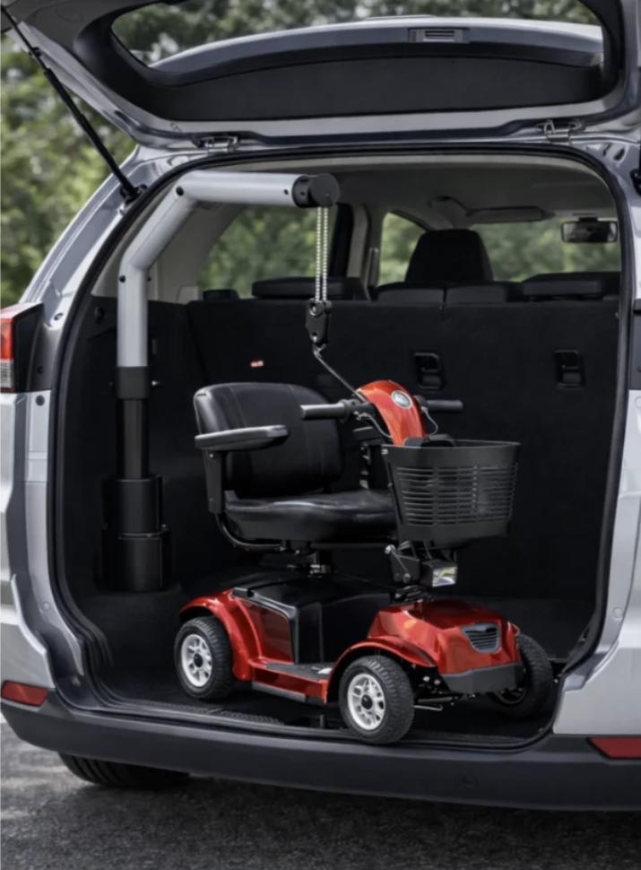 auto laad kraan 12v 150 kg scoot mobiel rolstoel of goederen, Ophalen, Gebruikt