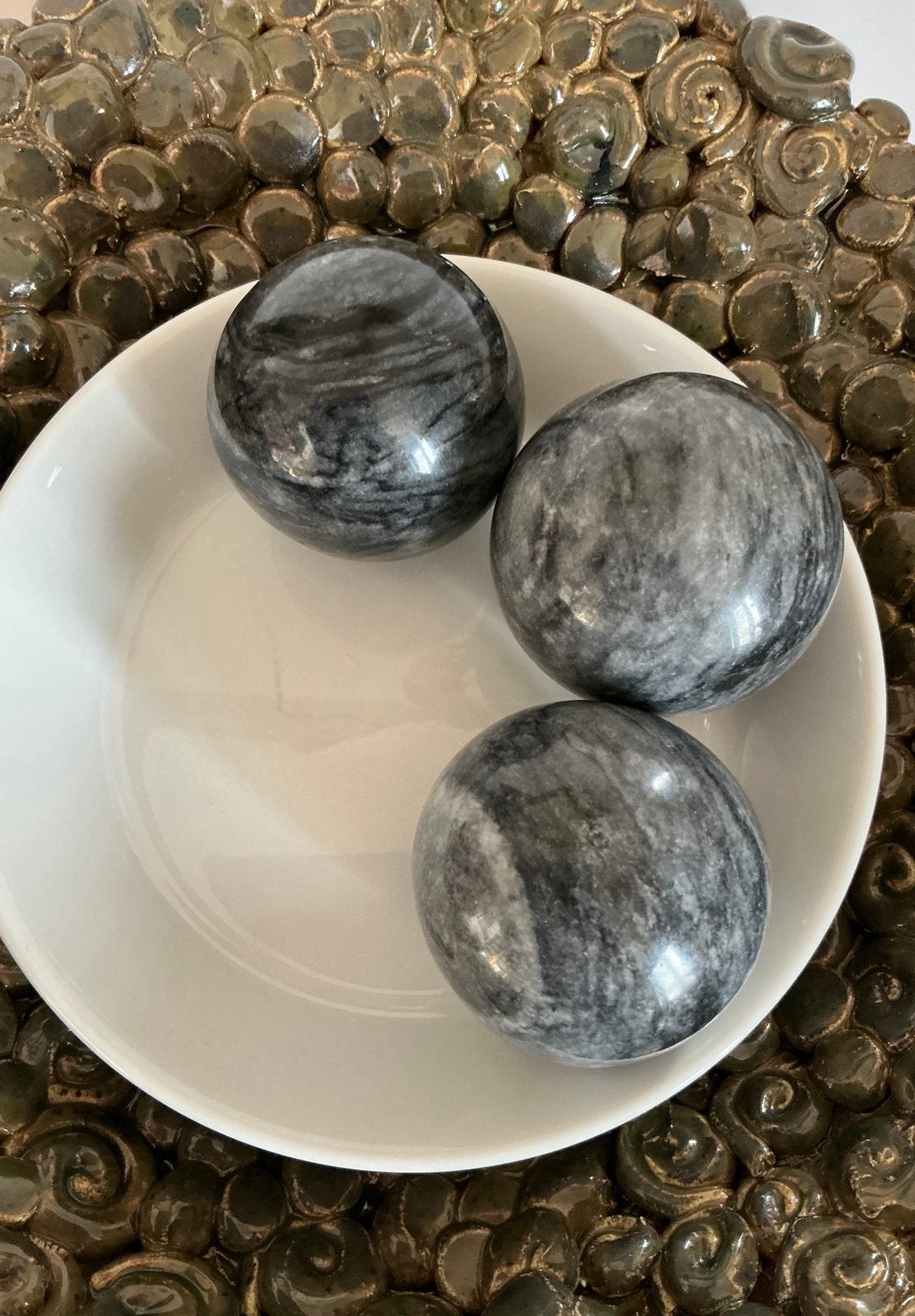 Drie natuurstenen marmeren bollen. Diameter ong 5 centimeter, Ophalen of Verzenden