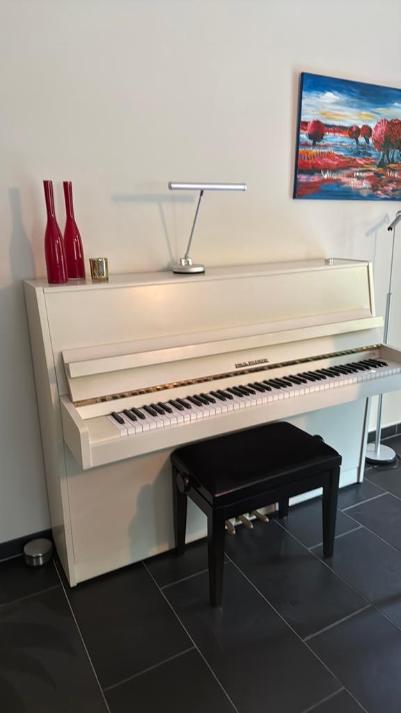 Witte Fazer Piano inclusief lamp en kruk Bouwjaar 1988, Muziek en Instrumenten, Piano's, Ophalen, Gebruikt, Wit, Piano