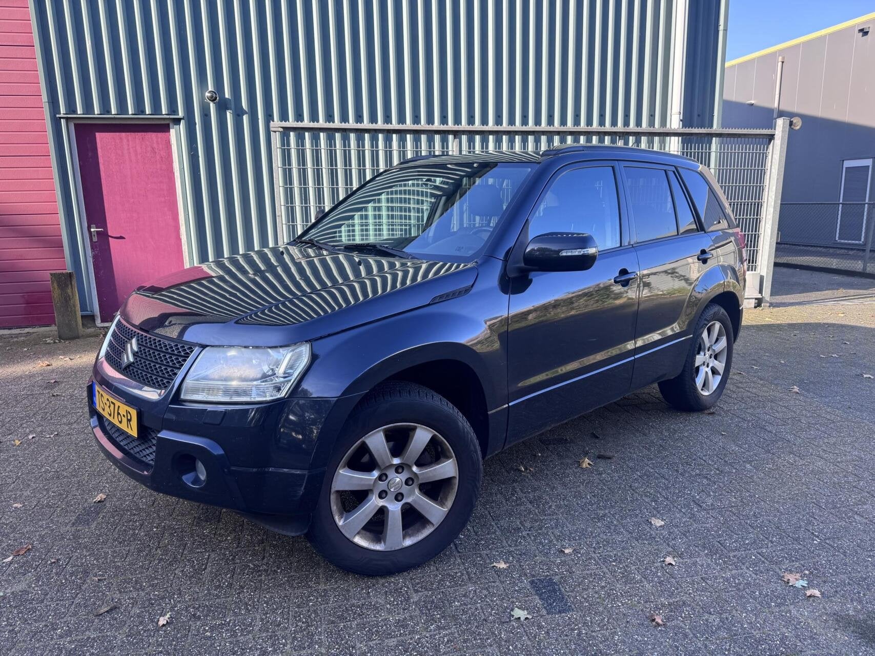Suzuki Grand Vitara 2.4 High Executive - B2B Handel / Export, Gebruikt, Zwart, 4 cilinders, 1850 kg