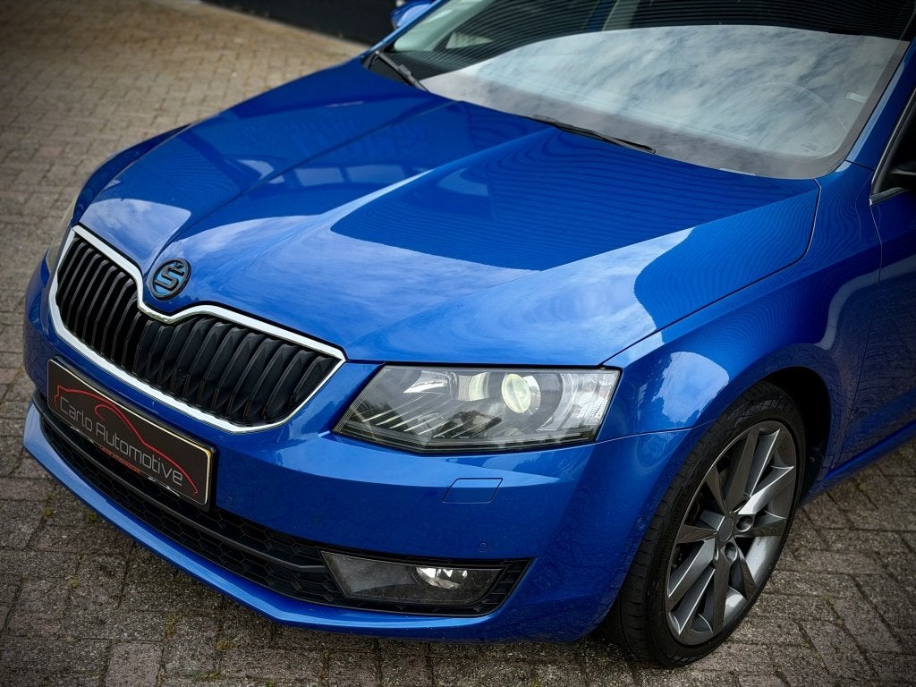 Skoda Octavia Combi 2.0 TDI 150PK! AUT|PANO|CAMERA|CARPLAY|K, Auto's, Skoda, Gebruikt, 4 cilinders, 150 pk, Blauw