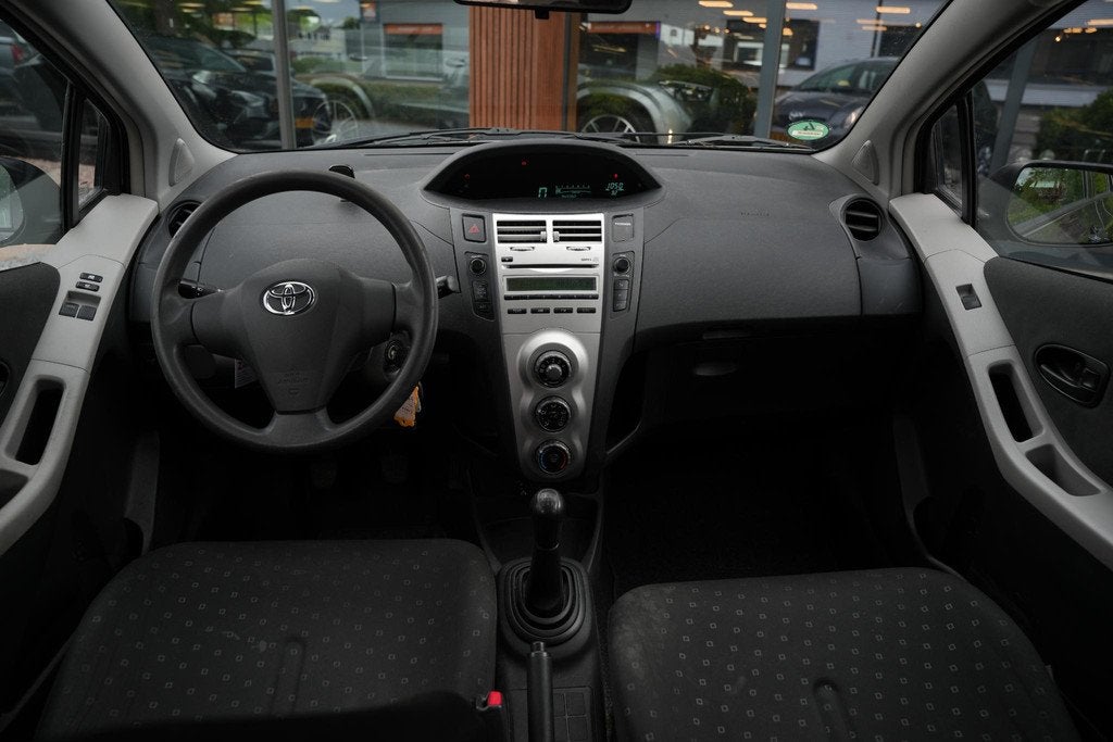 Toyota Yaris 1.3 VVTi Sol Airco Radio, Auto's, Toyota, Stof, 4 cilinders, Bedrijf, 985 kg