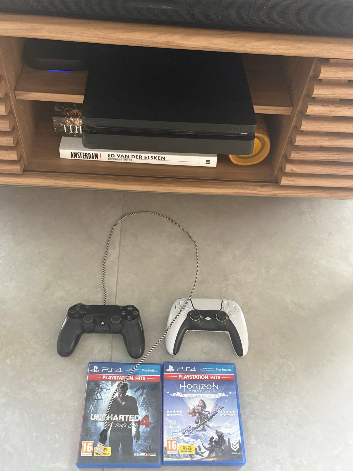 PlayStation 4 Slim 500gb met 2 controllers en games, Spelcomputers en Games, Spelcomputers | Sony PlayStation 4, Met 2 controllers