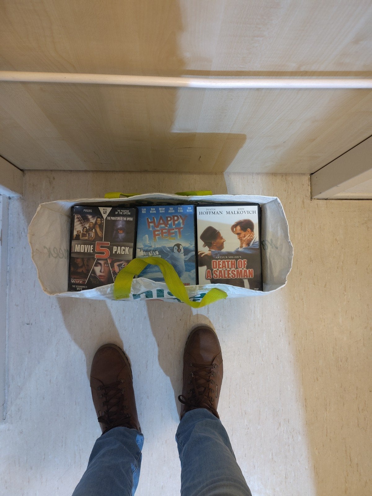 boodschappen tas met dvd's gratis, Alle leeftijden, Ophalen, Zo goed als nieuw