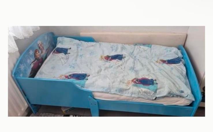 Frozen kinderbed met matras, Kinderen en Baby's, Kinderkamer | Bedden, Ophalen, Gebruikt, Minder dan 140 cm, Matras