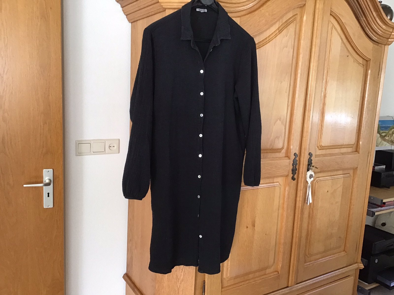 Zwarte doorknoop jurk maat L , lange mouwrond lopend van ond, Kleding | Dames, Zwart, Maat 42/44 (L), Ophalen of Verzenden, Zo goed als nieuw