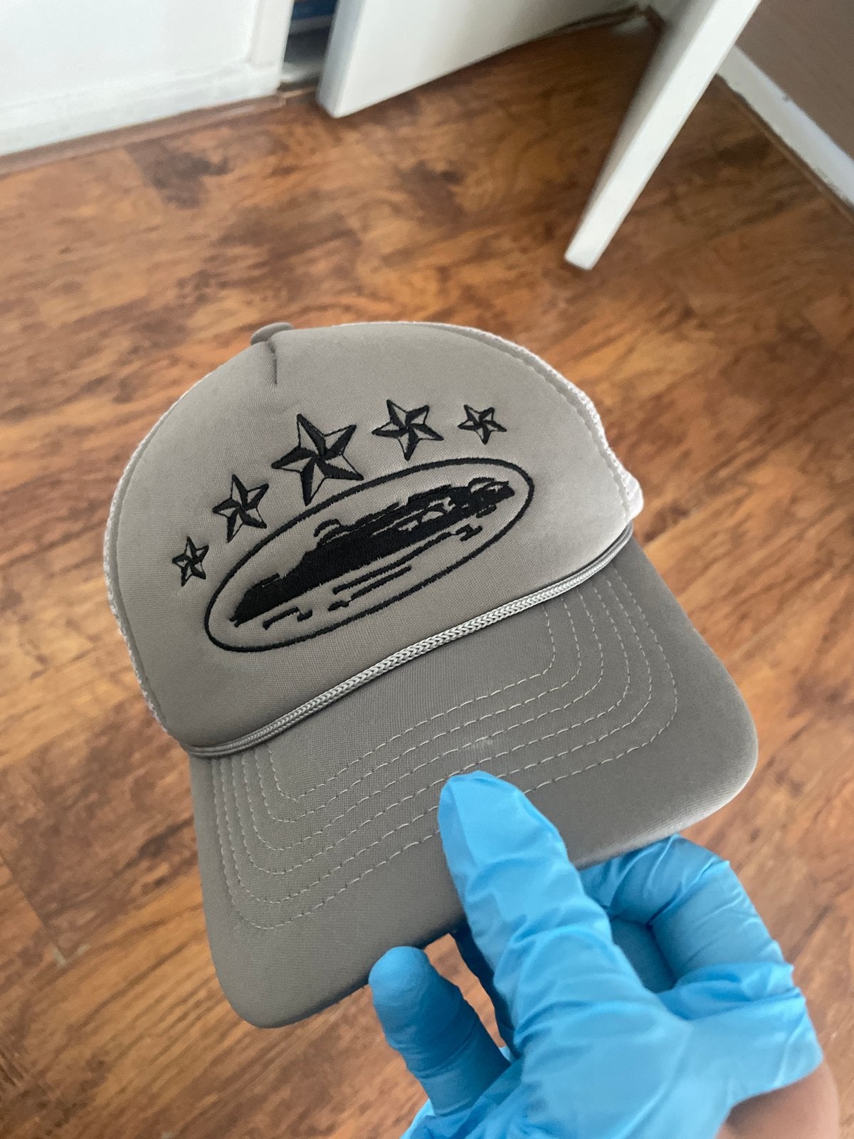 Grijze trucker cap met sterren en logo, Ophalen of Verzenden, Zo goed als nieuw, One size fits all, Pet