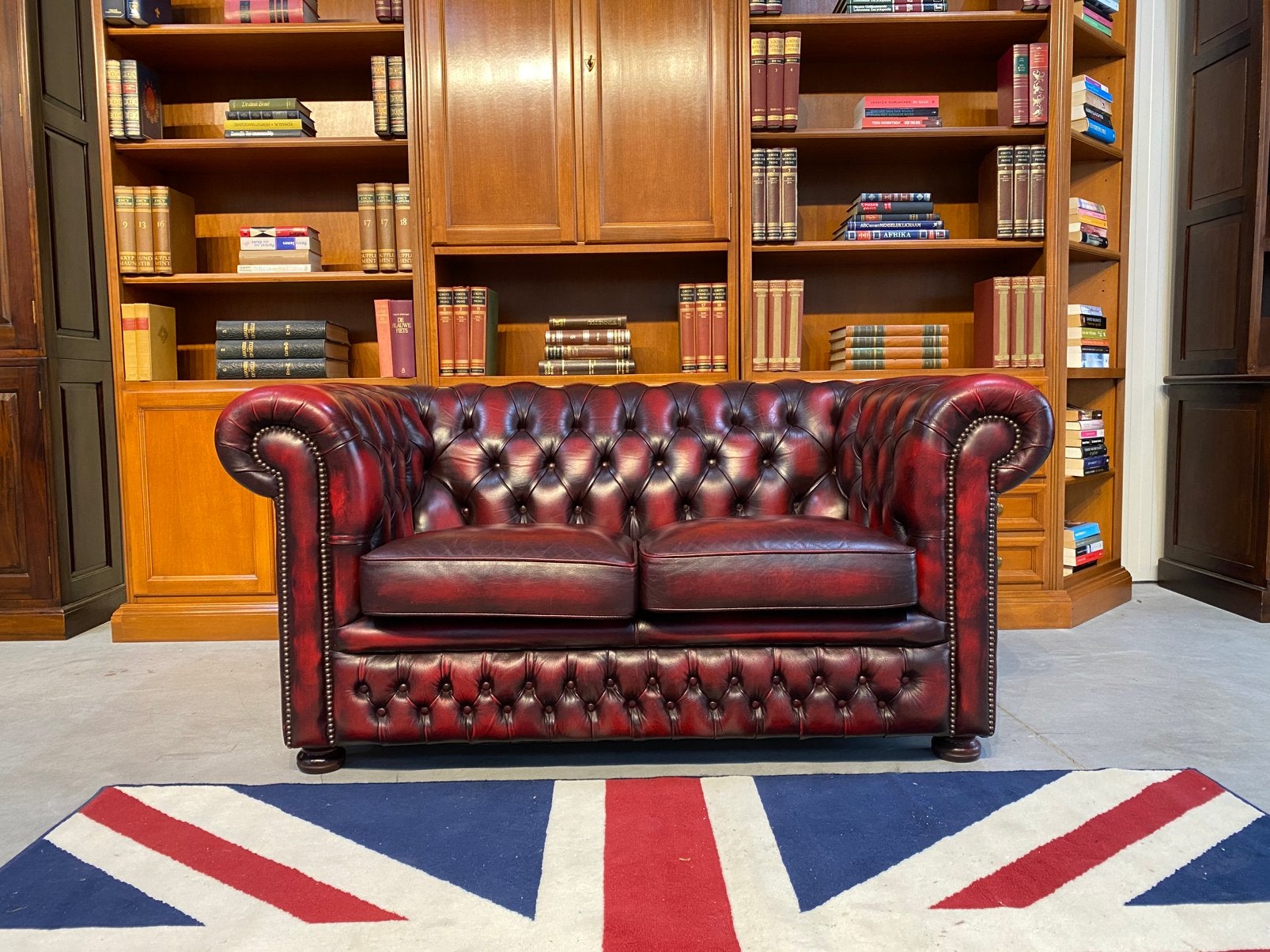 Springvale Chesterfield bank Oxblood rood