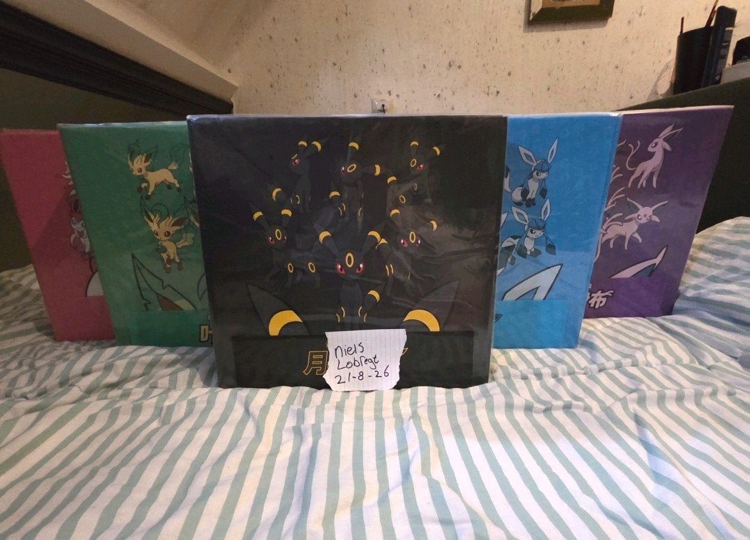 pokemon eevee giftbox set, Ophalen of Verzenden, Nieuw, Boosterbox, Foil