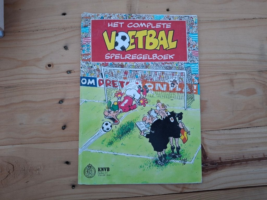 Het complete voetbal spelregelboek, Verzamelen, Verzenden, Overige sporten, Boek of Tijdschrift