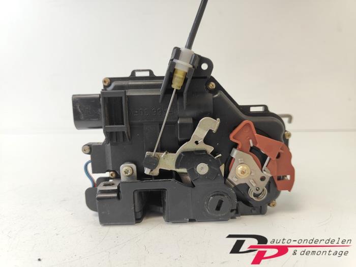 Deurslot Mechaniek 4Deurs rechts-achter van een Audi A4, Gebruikt, -, -, -