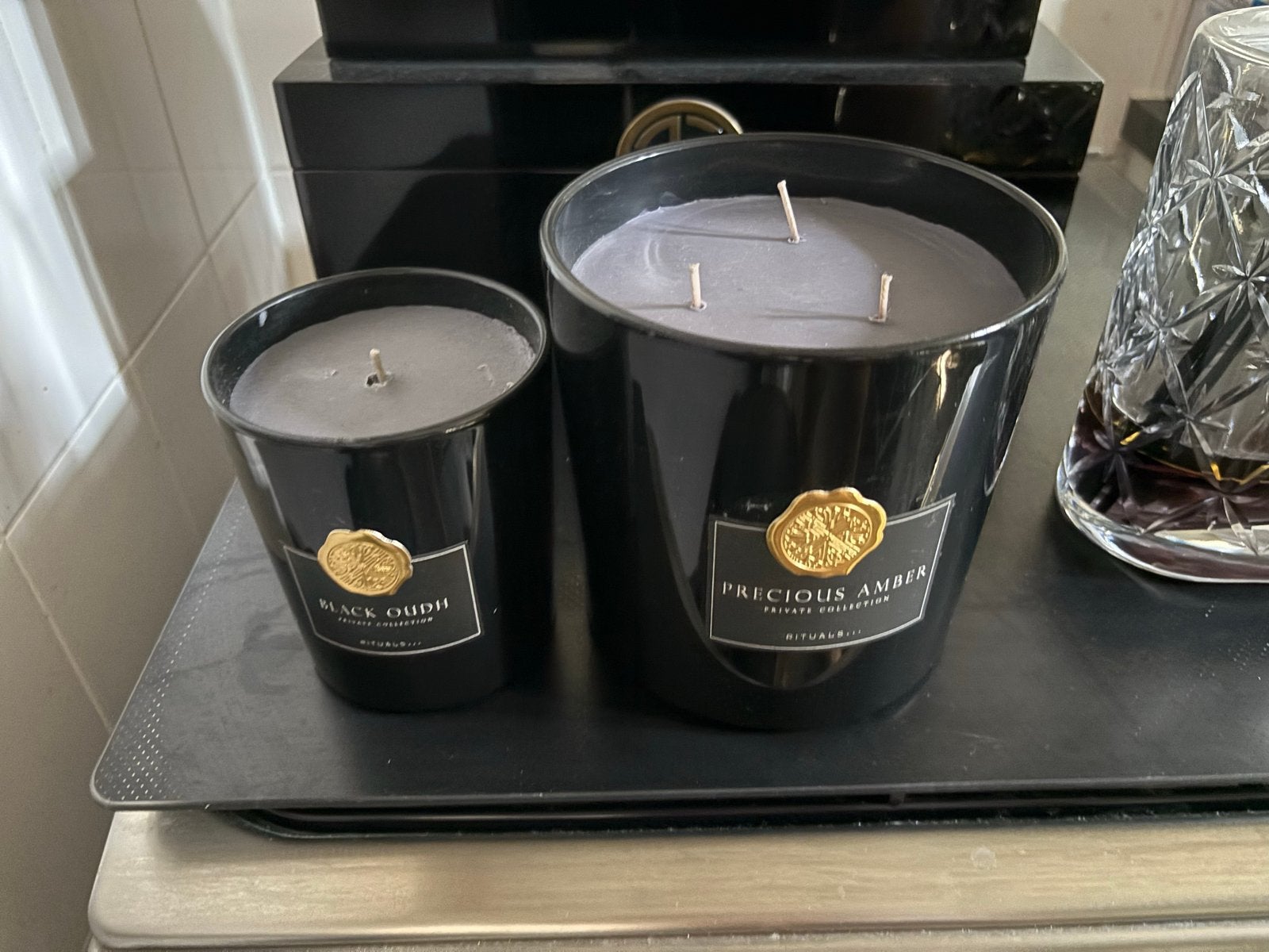 Rituals geurkaarsen: Black Oudh & Precious Amber, Zwart, Was, Ophalen of Verzenden, Zo goed als nieuw