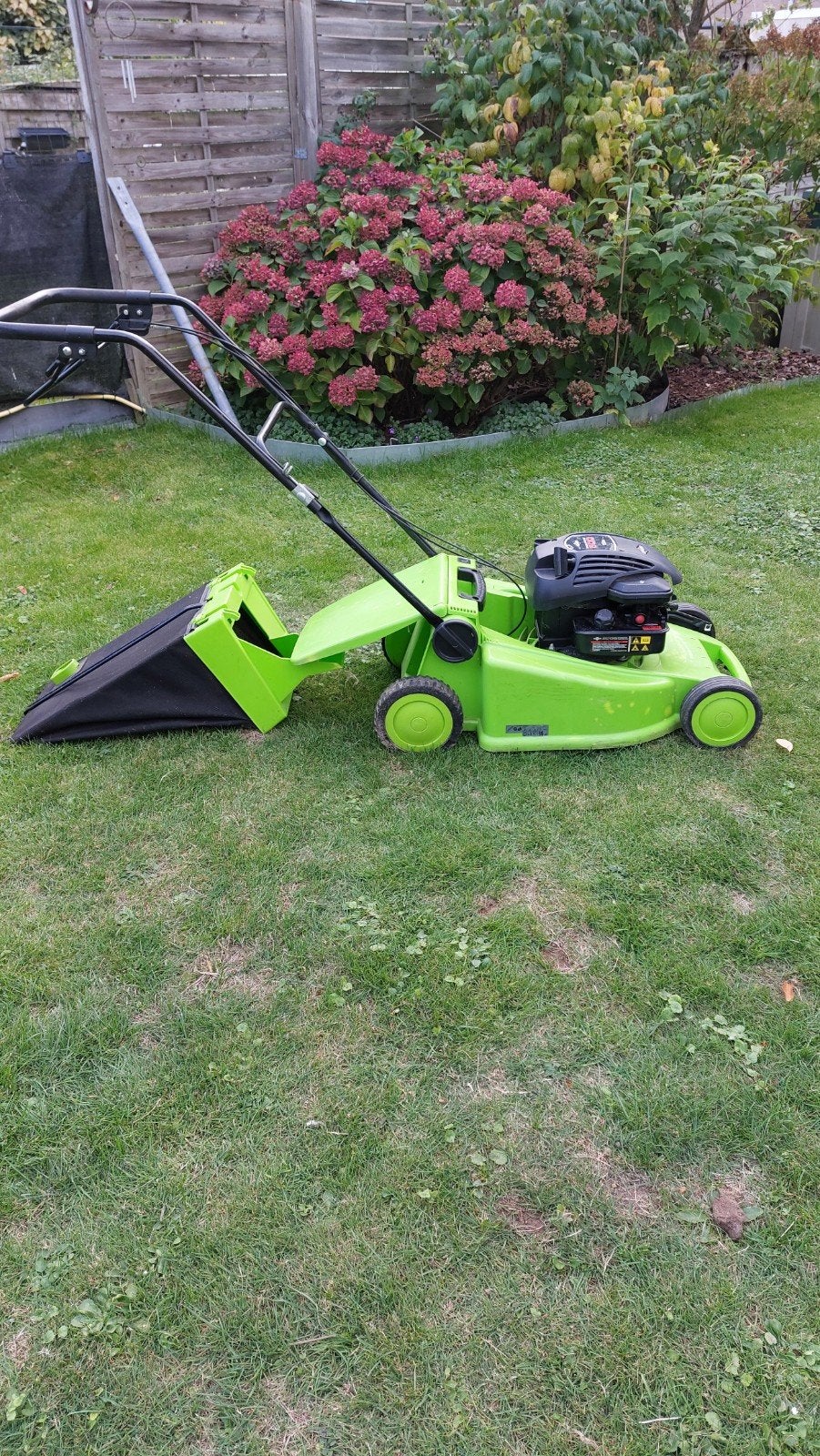 Benzine grasmaaier met Briggs & Stratton motor, Ophalen, Gebruikt, Benzine-grasmaaier