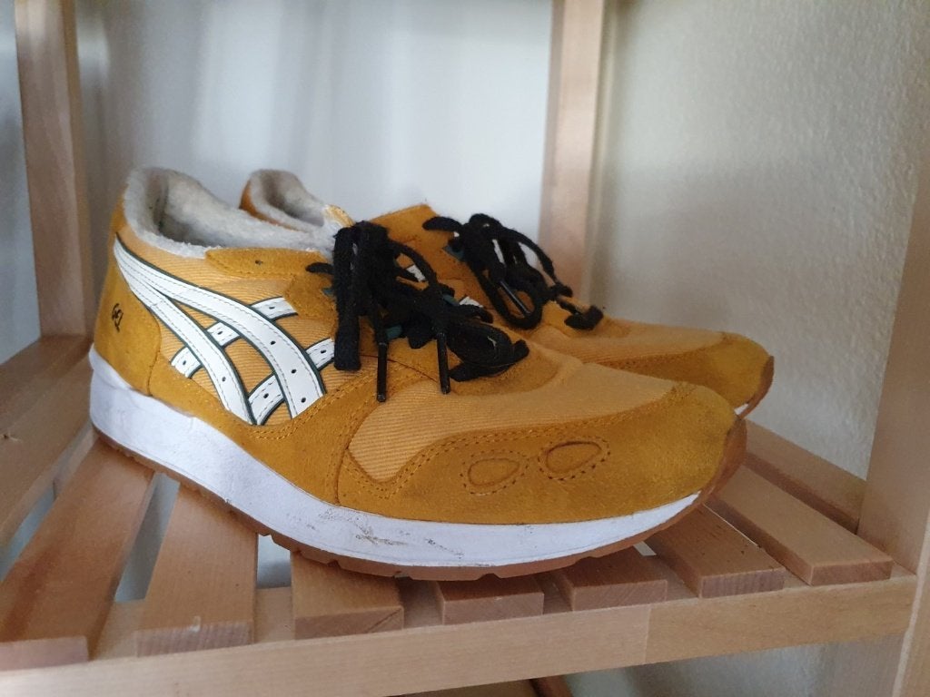 Gele Asics Disney schoenen maat 40, Ophalen of Verzenden, Gedragen, Geel, Sneakers of Gympen