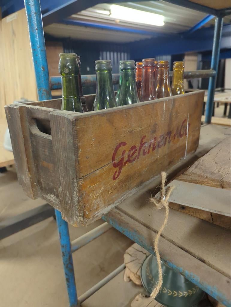 Vintage houten krat met flessen - Decoratief, Ophalen of Verzenden