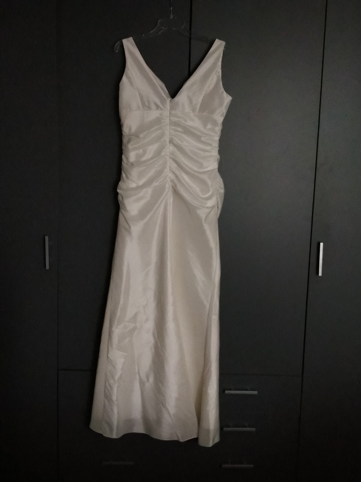 Elegante ivoorkleurige trouwjurk met V-hals, Ophalen of Verzenden, Zo goed als nieuw, Wit, Trouwjurk