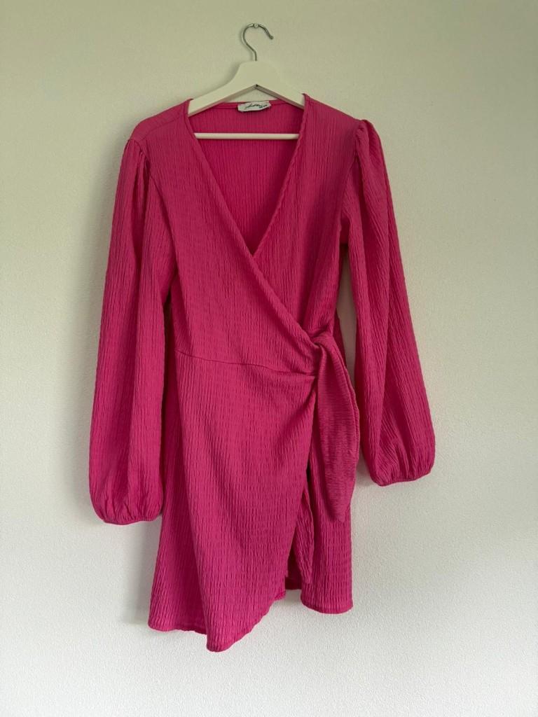 Roze overslagjurkje Ambika, Kleding | Dames, Jurken, Maat 38/40 (M), Ophalen of Verzenden, Zo goed als nieuw, Roze