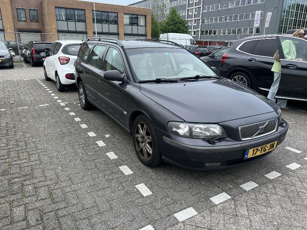 Volvo V70 2.3 T-5 250PK 2001 Grijs, Auto's, 1800 kg, Beige, 1546 kg, Stationwagon