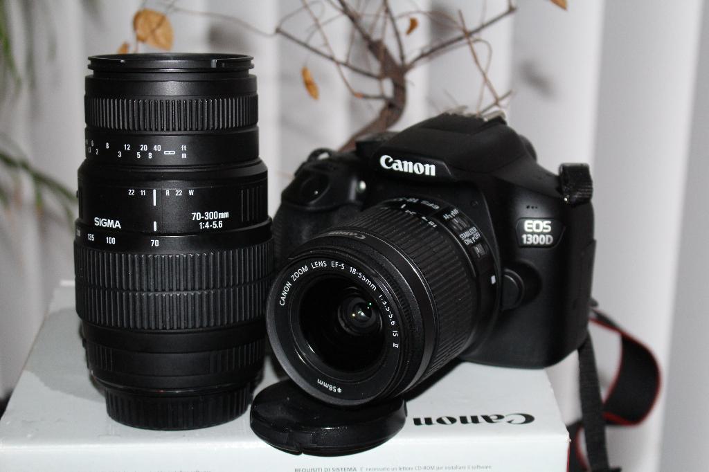 Canon 1300D Full HD Wifi/NFC 2 zoomlenzen plus fototas, Spiegelreflex, Canon, Zo goed als nieuw, 8 keer of meer