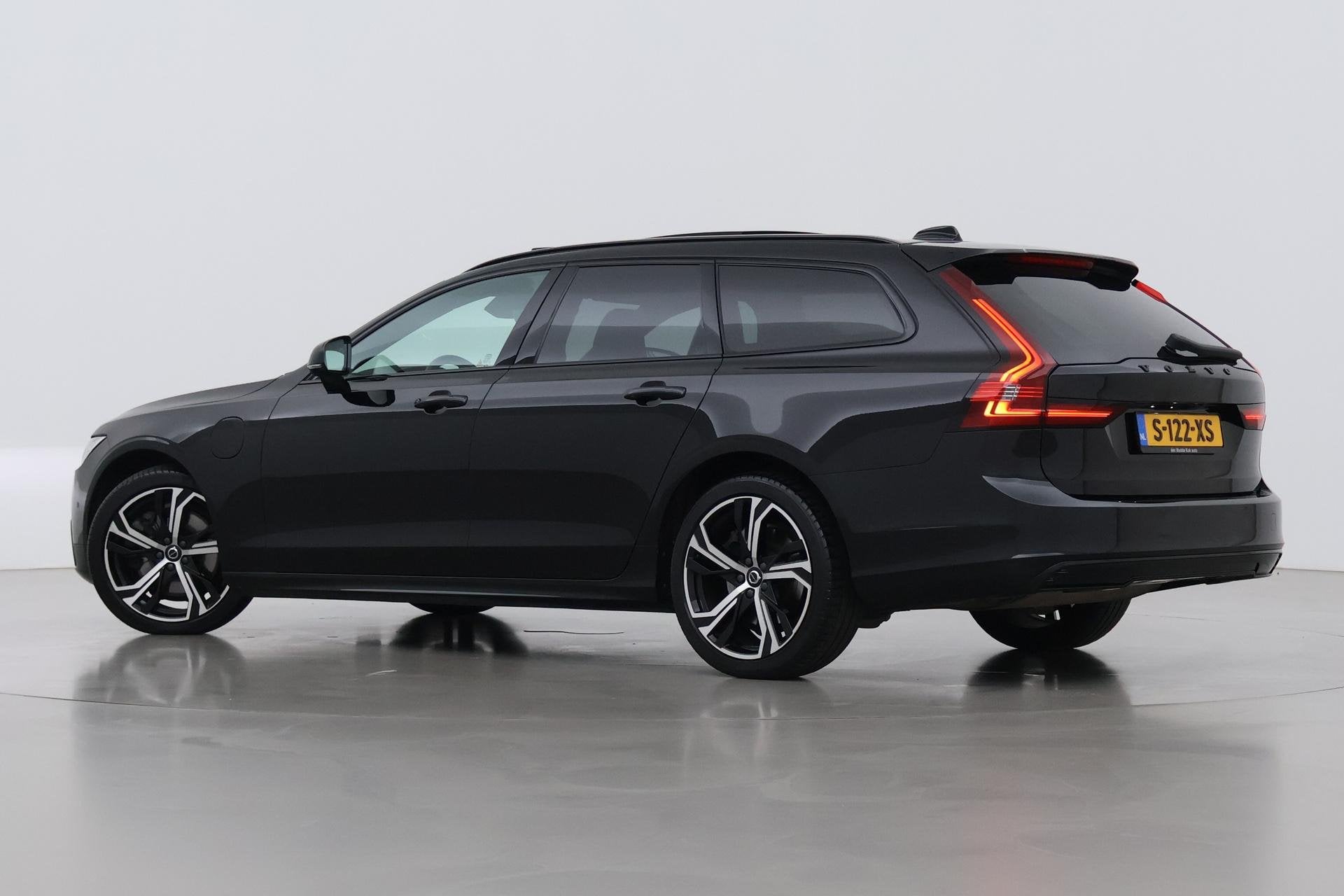 Volvo V90 T6 Recharge R-Design | FACELIFT | Bowers&Wilkins |, Auto's, Euro 6, 4 cilinders, 1969 cc, Leder en Stof