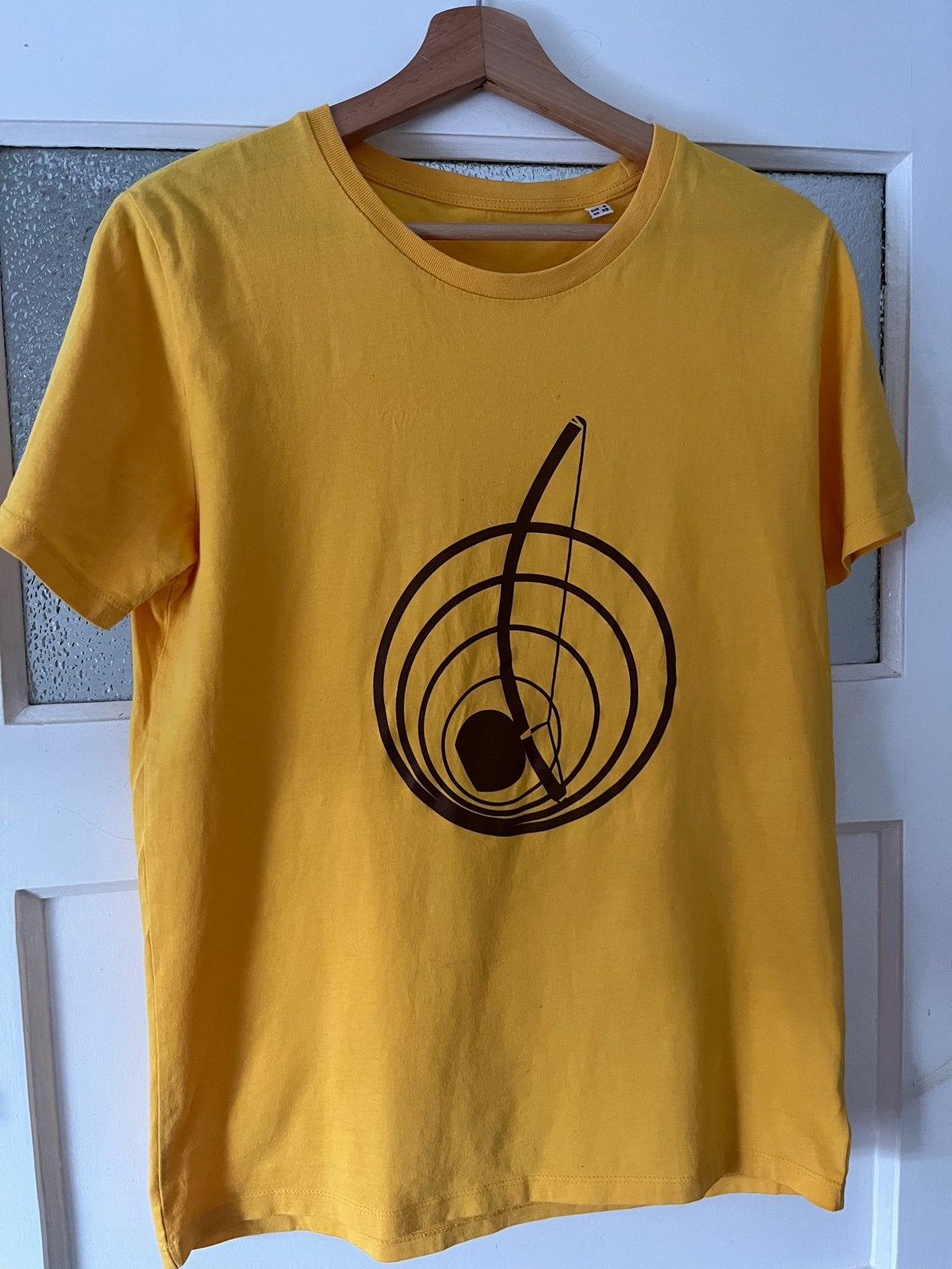 Geel Capoeira T-shirt met Berimbau print, Ophalen of Verzenden, Zo goed als nieuw, Maat 46 (S) of kleiner, Geel