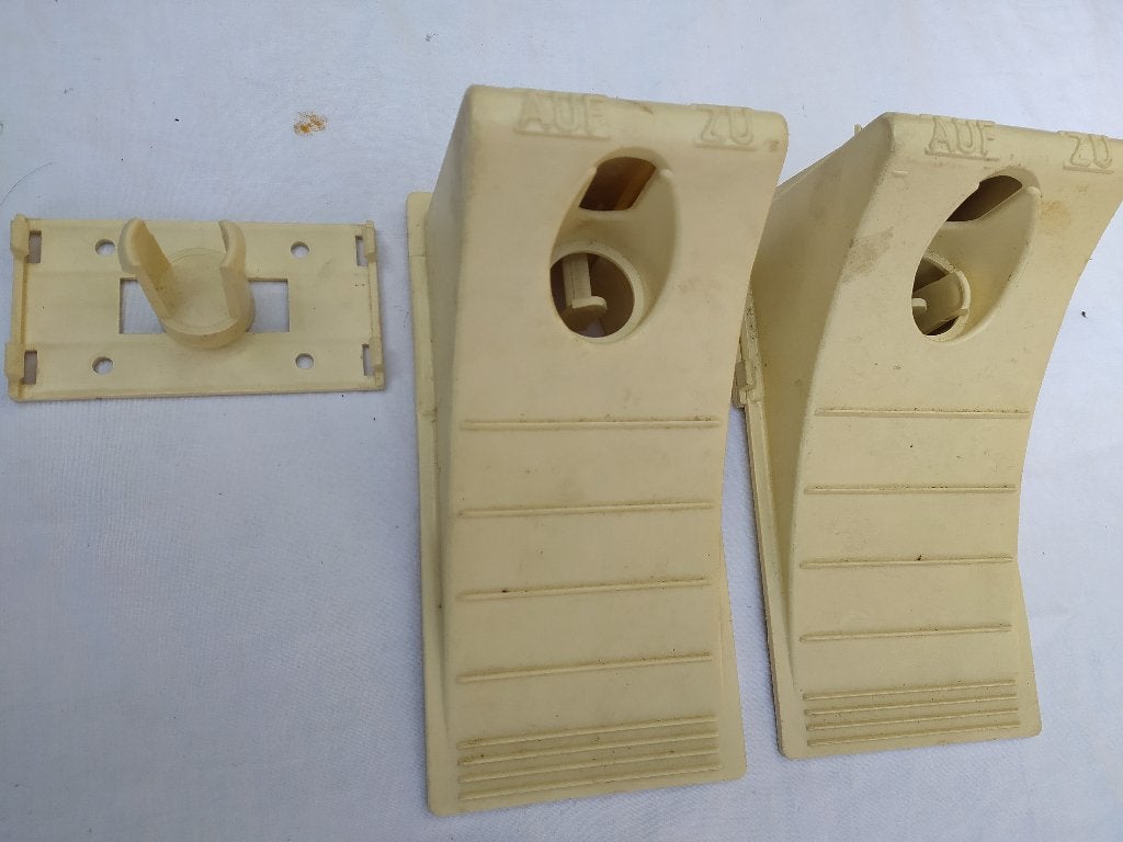 Set van 2 caravan wielkeggen, ieder met bevestigings houder, Ophalen of Verzenden, Zo goed als nieuw