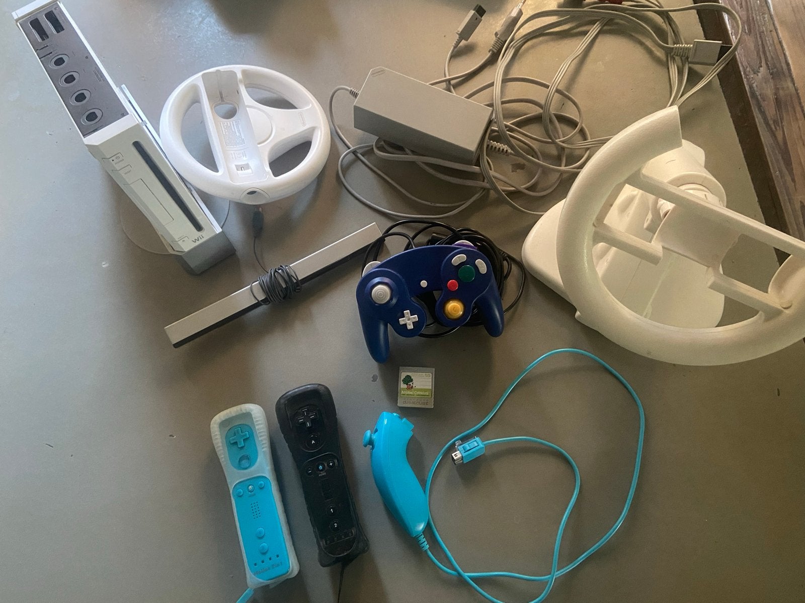 Nintendo Wii Console met accessoires en GameCube controller, Ophalen of Verzenden, Gebruikt, Met 3 controllers of meer, Met stuurtje