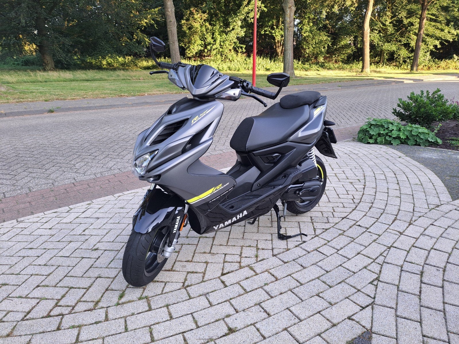 Yamaha Aerox 4-takt - 1e eigenaar, lage km stand, 2020 uniek, Fietsen en Brommers, Ophalen, Aerox, Maximaal 45 km/u, Zo goed als nieuw