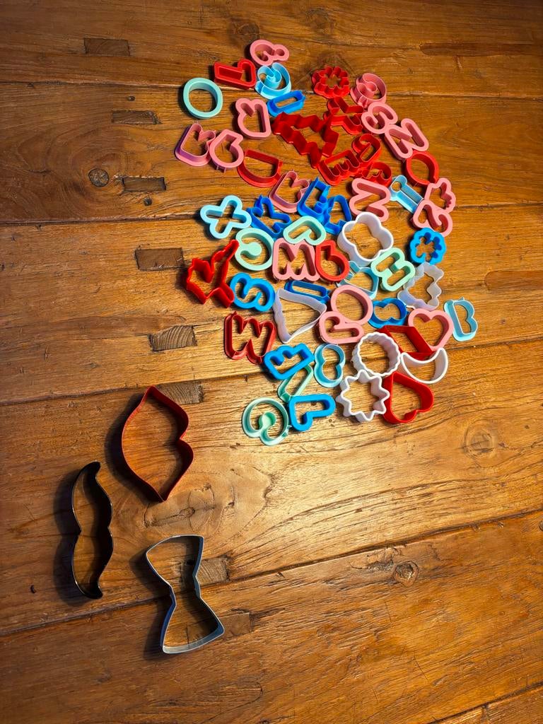 Uitsteekvormpjes set: letters, cijfers en figuren, Ophalen of Verzenden, Gebruikt