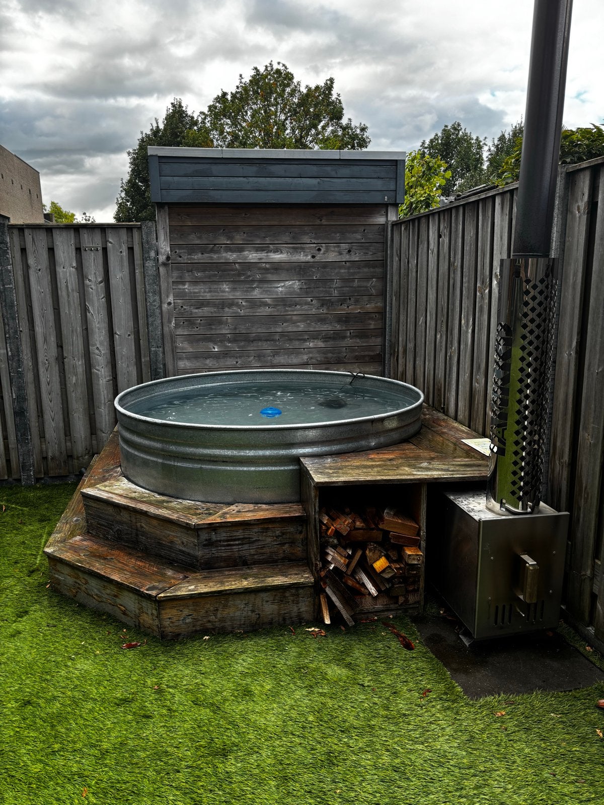 Tankkd Hottub 180 cm met externe kachel, Ophalen, Gebruikt, Afdekzeil, Vast