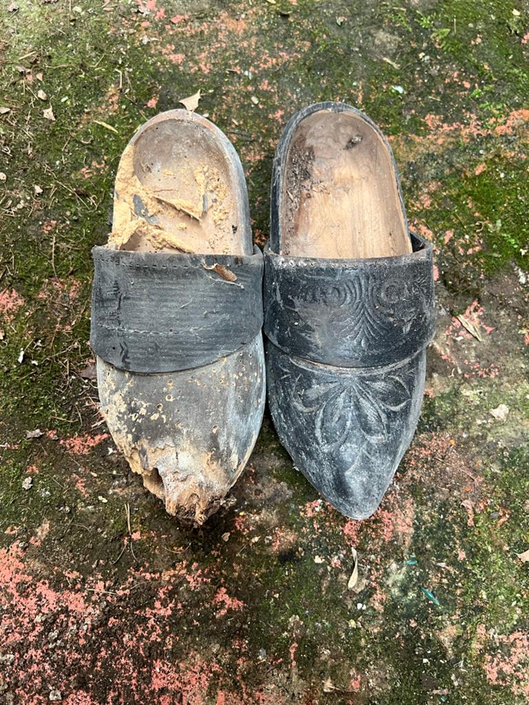 Antieke Klompen - Decoratieve Houten Schoenen, Tuin en Terras, Ophalen, Zo goed als nieuw