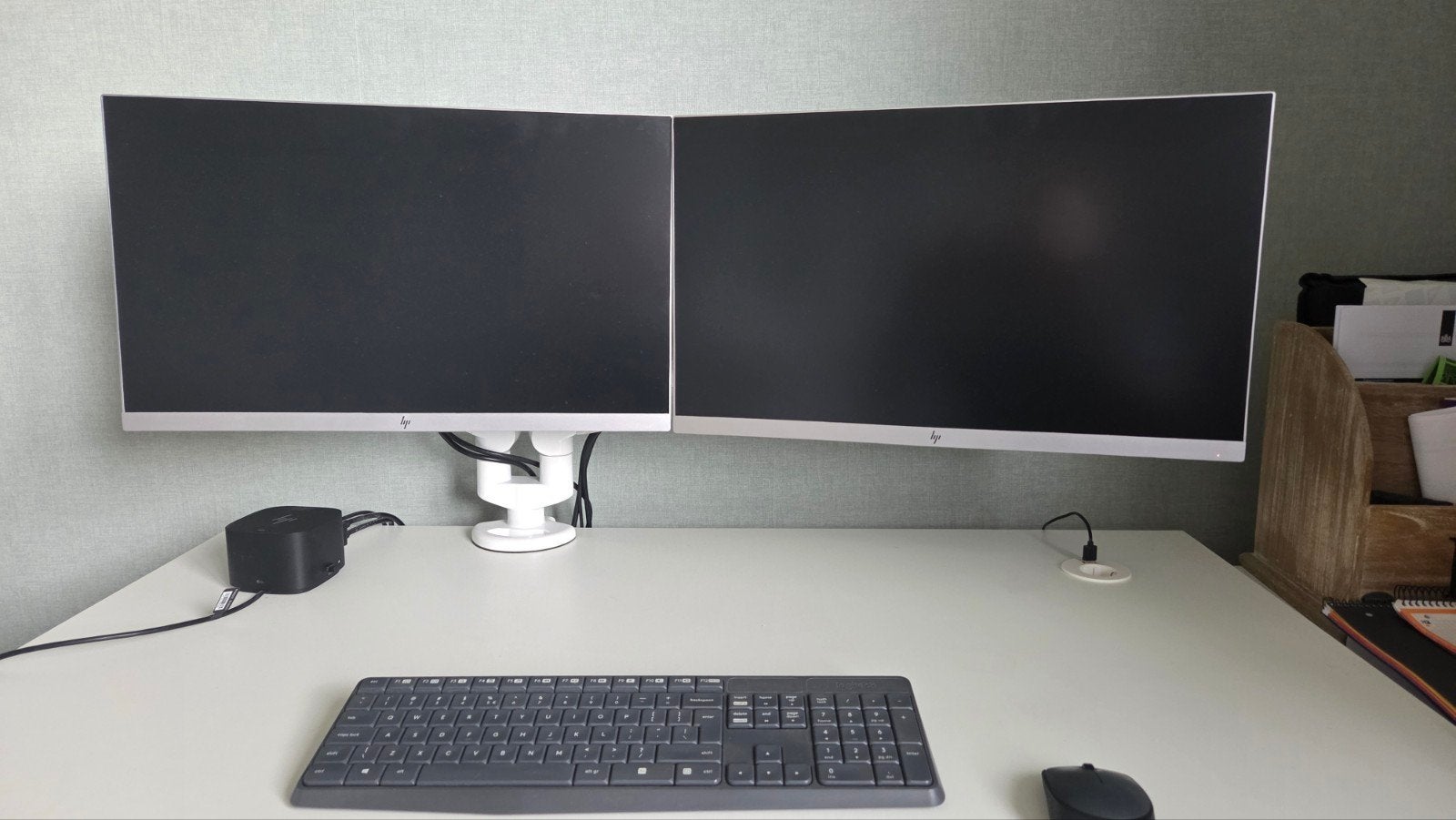 2x HP E243 monitor incl. stevige verstelbare monitorarm, Ophalen, IPS, In hoogte verstelbaar, Full HD