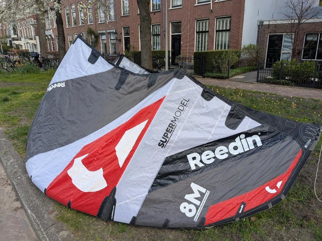 Reedin Supermodel V2 8M + bar + board, Watersport en Boten, Kitesurfen, Ophalen, Gebruikt, Twintip, 8 m²