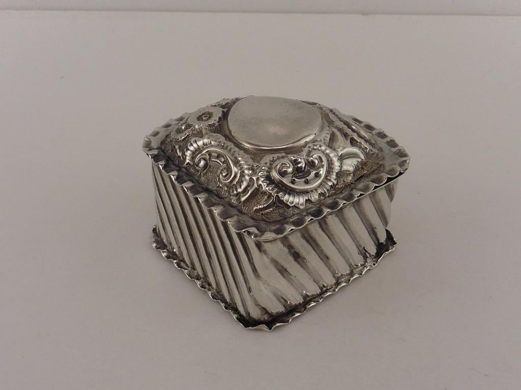 Zilveren pillendoosje                                   Z154, Ophalen of Verzenden, Zilver