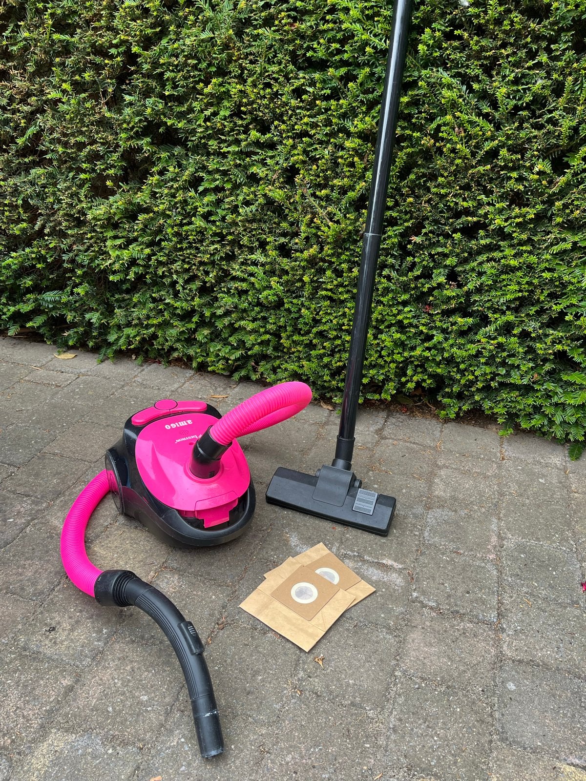 Bestron Amigo ABG100AMP stofzuiger - Roze/Zwart, Stofzak, Gebruikt, Ophalen of Verzenden, Sledestofzuiger