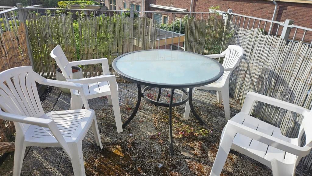 Witte tuinstoelen en tafel - Leuke set voor buiten, Tuin en Terras, Tuinsets en Loungesets, Ophalen, 4 zitplaatsen, Kunststof