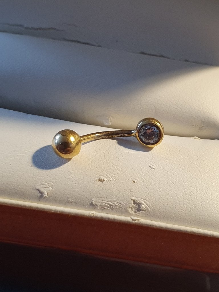 Mooie 18 kr gouden piercing met mooie zirkonia, Sieraden, Tassen en Uiterlijk, Piercings, Navelpiercing, Ophalen of Verzenden